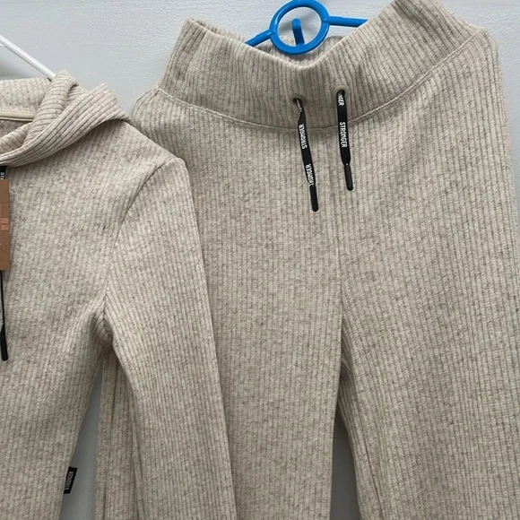 Stronger crop top and straight pants set - Picture 5 of 5